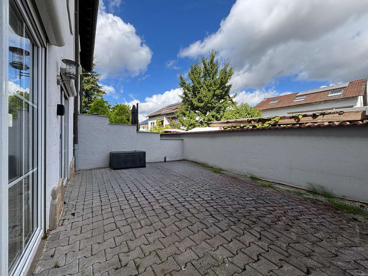 Rodenbach, Reiheneckhaus mit 6 ZKB, 2 Bäder, Gäste-WC, Terrasse, Carport - Foto 5